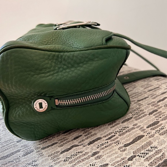 RARE COLE HAAN Village pebbled leather in kelly green. Oversized! 16 x 8 x 6. - Picture 9 of 10